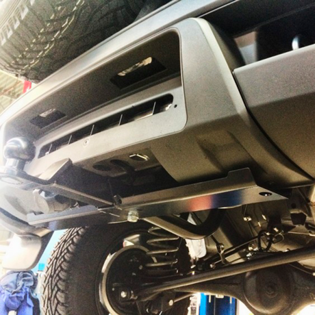 Фаркоп с защитой бампера F-DESIGN для Chevrolet Niv@ (не окрашенный) купить недорого с доставкой в Магнитогорск